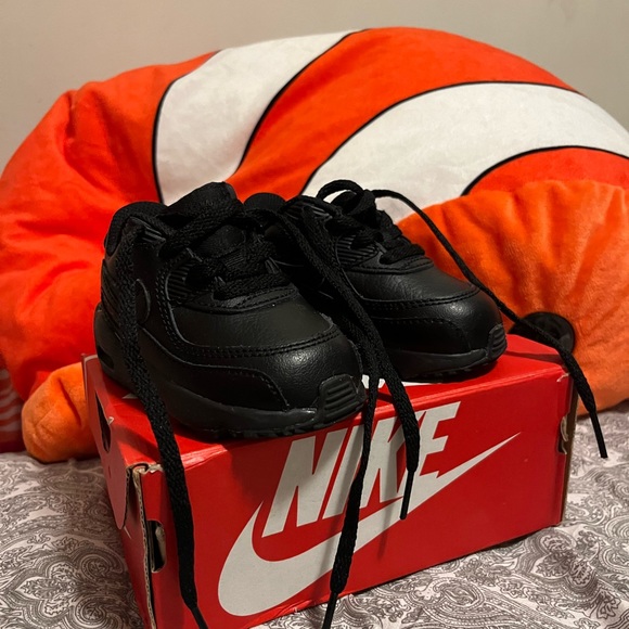 Nike Air Max 90s - Picture 4 of 5